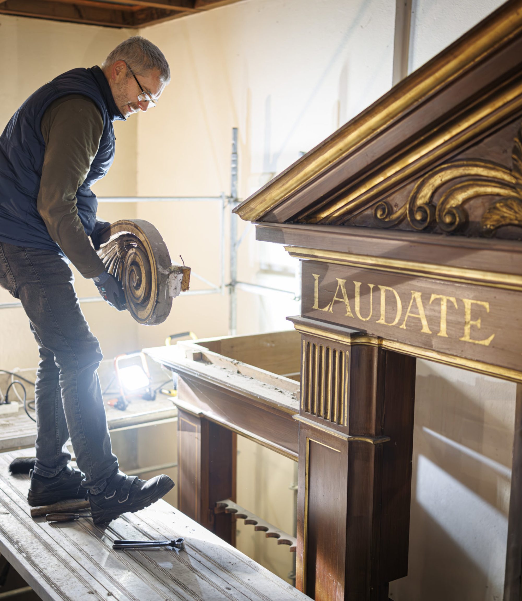 Démontage avec Dirk Eule - projet du nouvel orgue à Compesières à Bardonnex, ce mardi 26 novembre 2024.